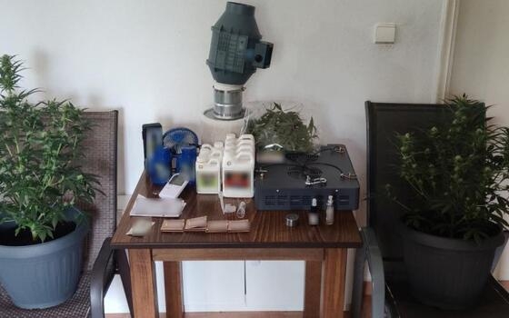 Όλα όσα βρέθηκαν στο σπίτι του λιμενικού και κατασχέθηκαν